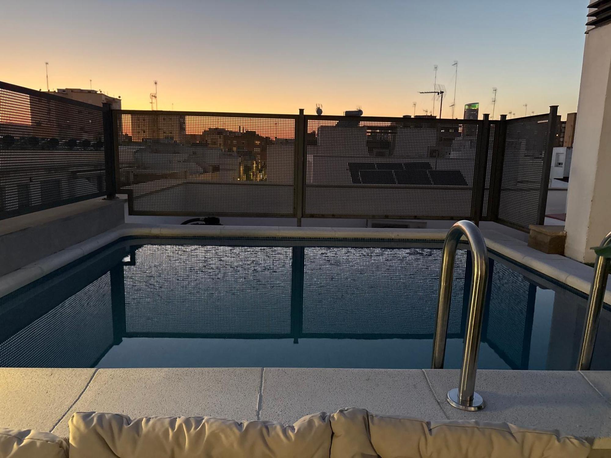 Atico Triana Con Piscina Privada Appartement *