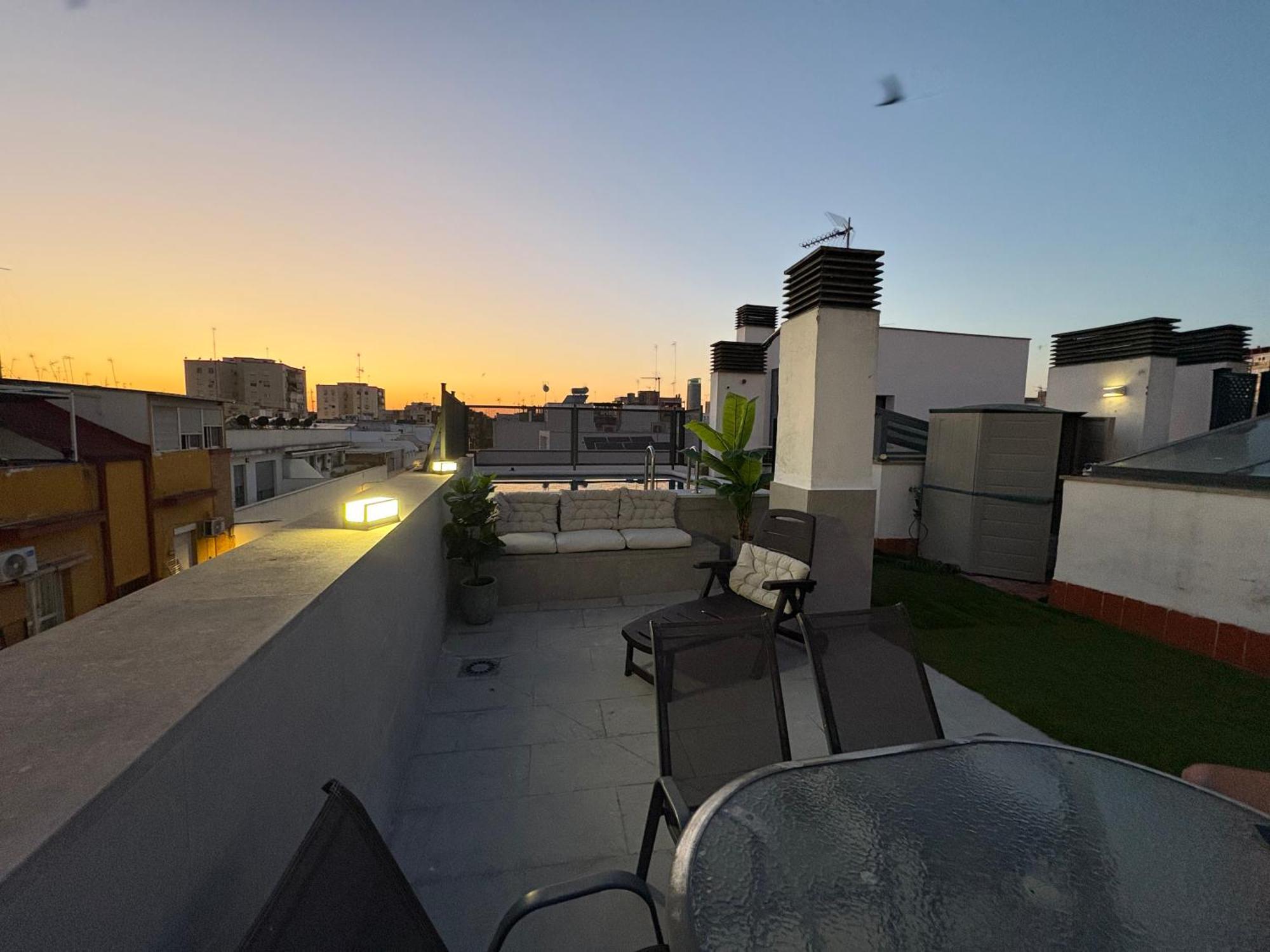 Atico Triana Con Piscina Privada Apartment *